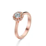 Pierścionek z różowego złota z diamentami